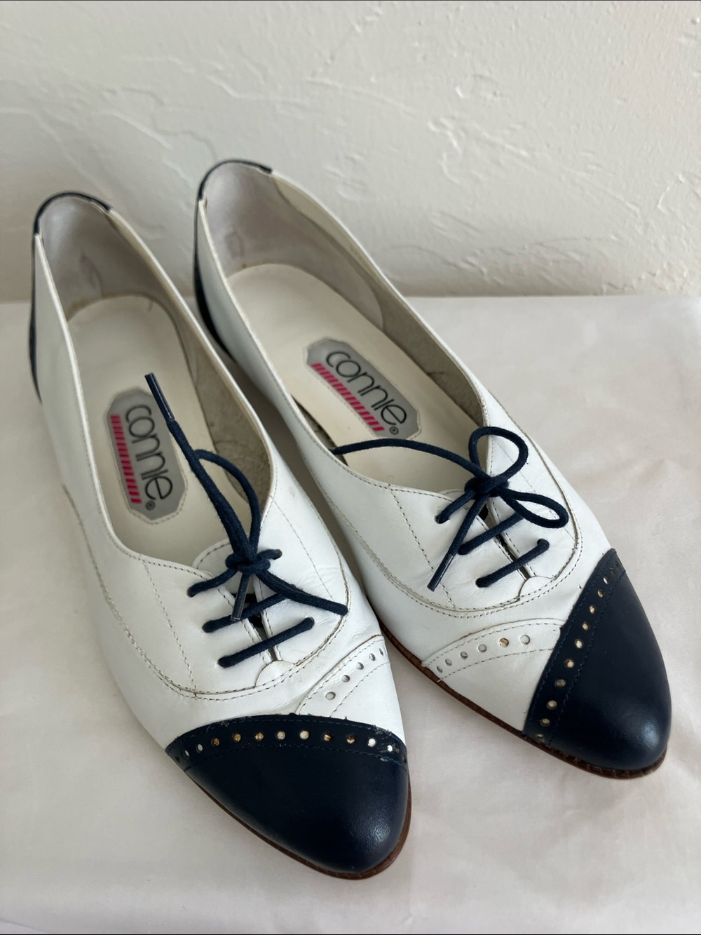 VTG Connie White and Navy Two-Tone Leather Lace-Up Flats
